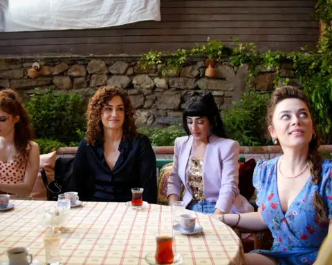 "2 Aile Arasında"nın kamera arkasından ilk görüntüler yayınlandı