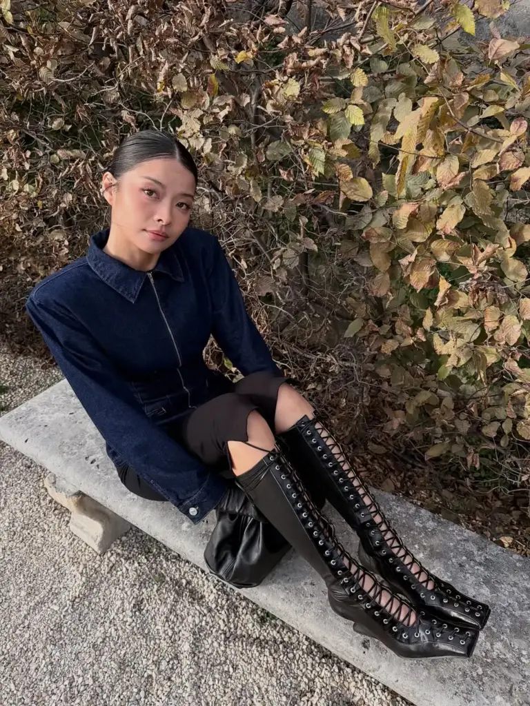 Maksimalist bağcıklı çizme modeli