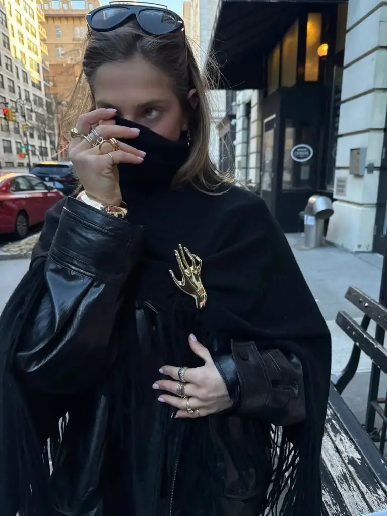 Broşlarla atılan imza