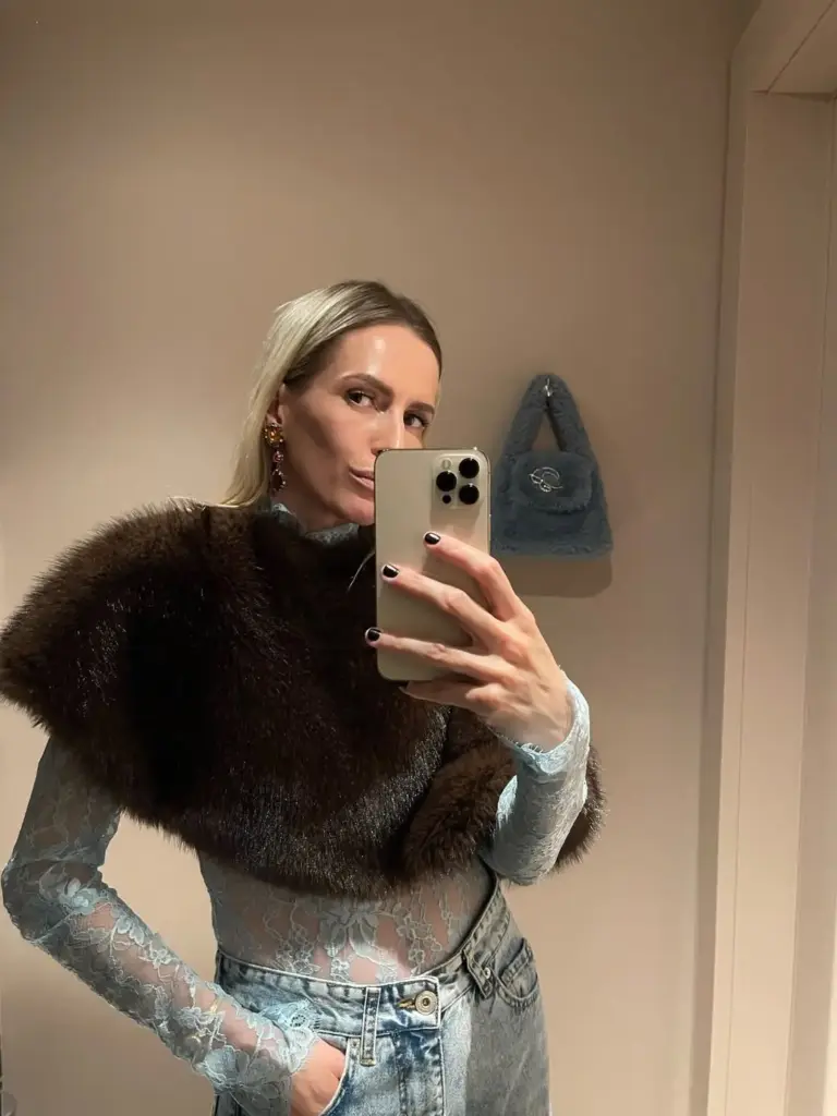 Bebek mavisiyle kahverenginin rafine kontrastı