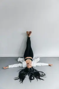 TikTok’un favorisi olan “legs on the wall” pozu ne işe yarıyor?