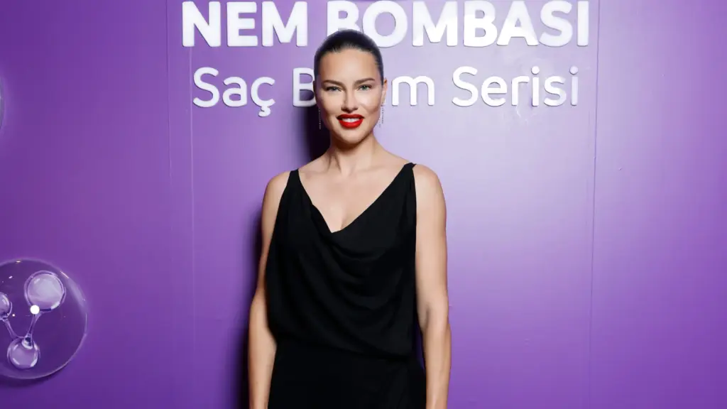 Adriana Lima yeni şampuan serisinin marka yüzü oldu
