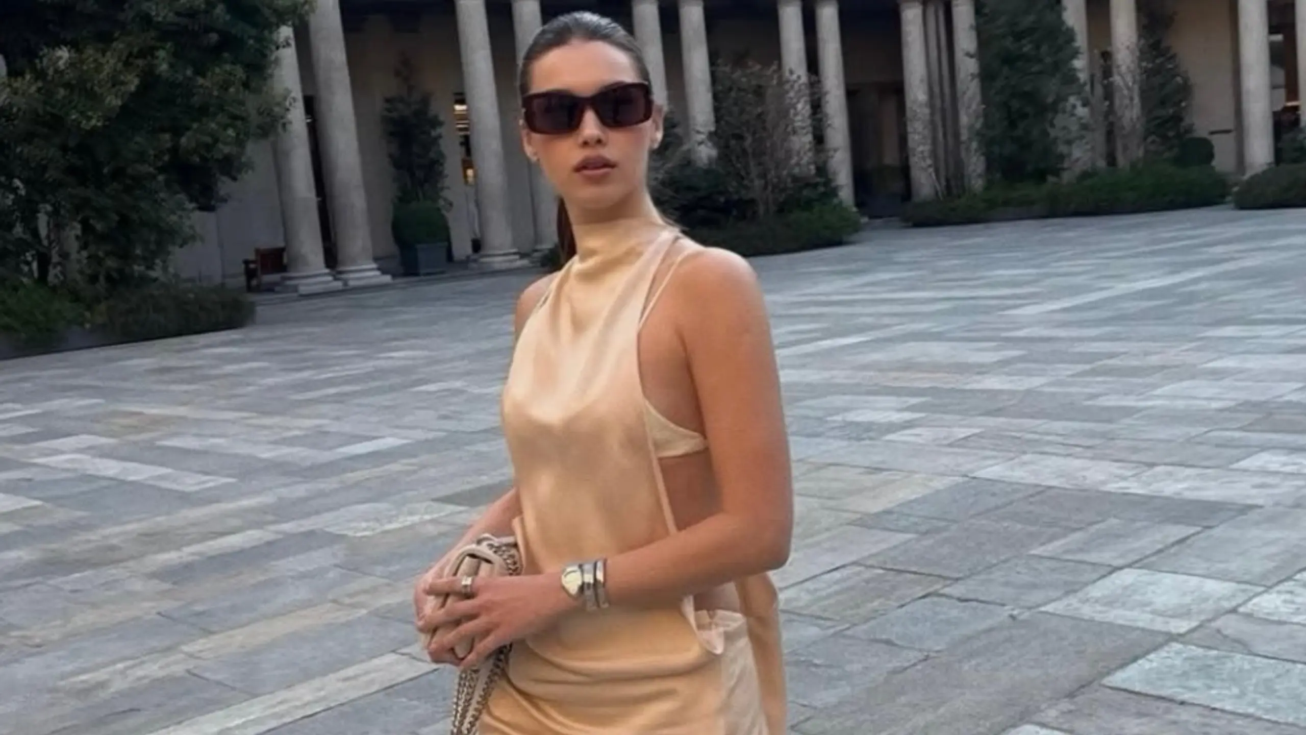 Afra Saraçoğlu'nun Milano stili: Minimalizmin güçlü bir versiyonu