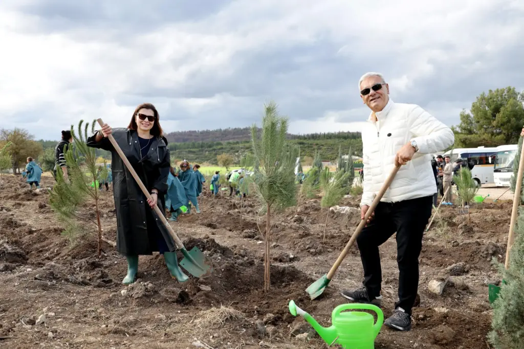Ağaçlandırma Seferberliği, ilk büyük dikim İzmir'de