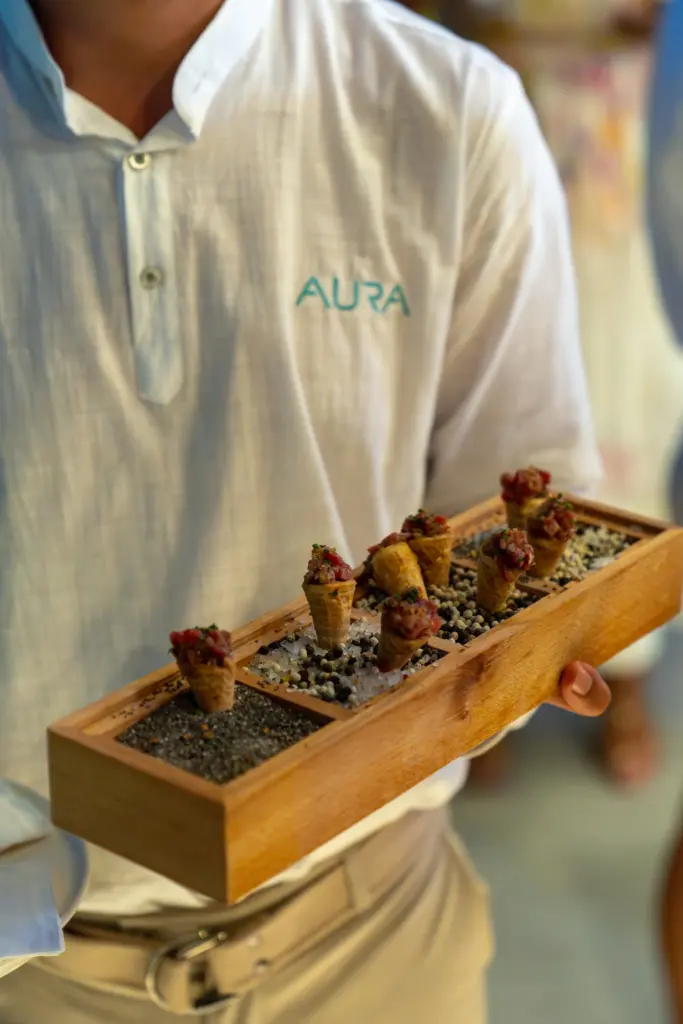 aura beach yemekler