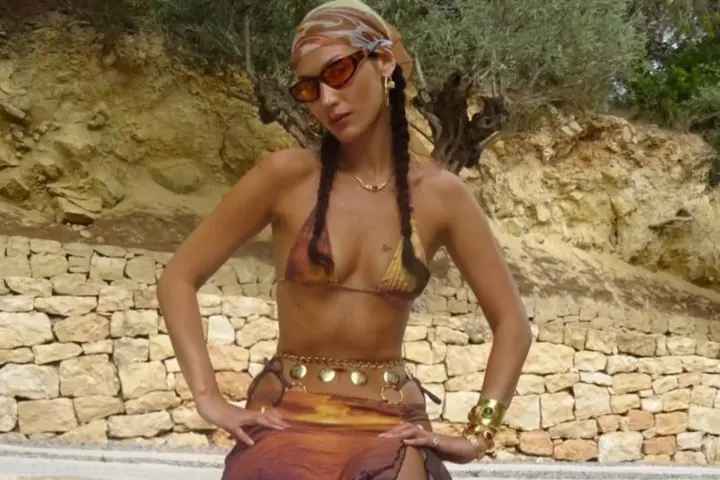 Bella Hadid’den ilhamla plaj stilinizi güncelleyin