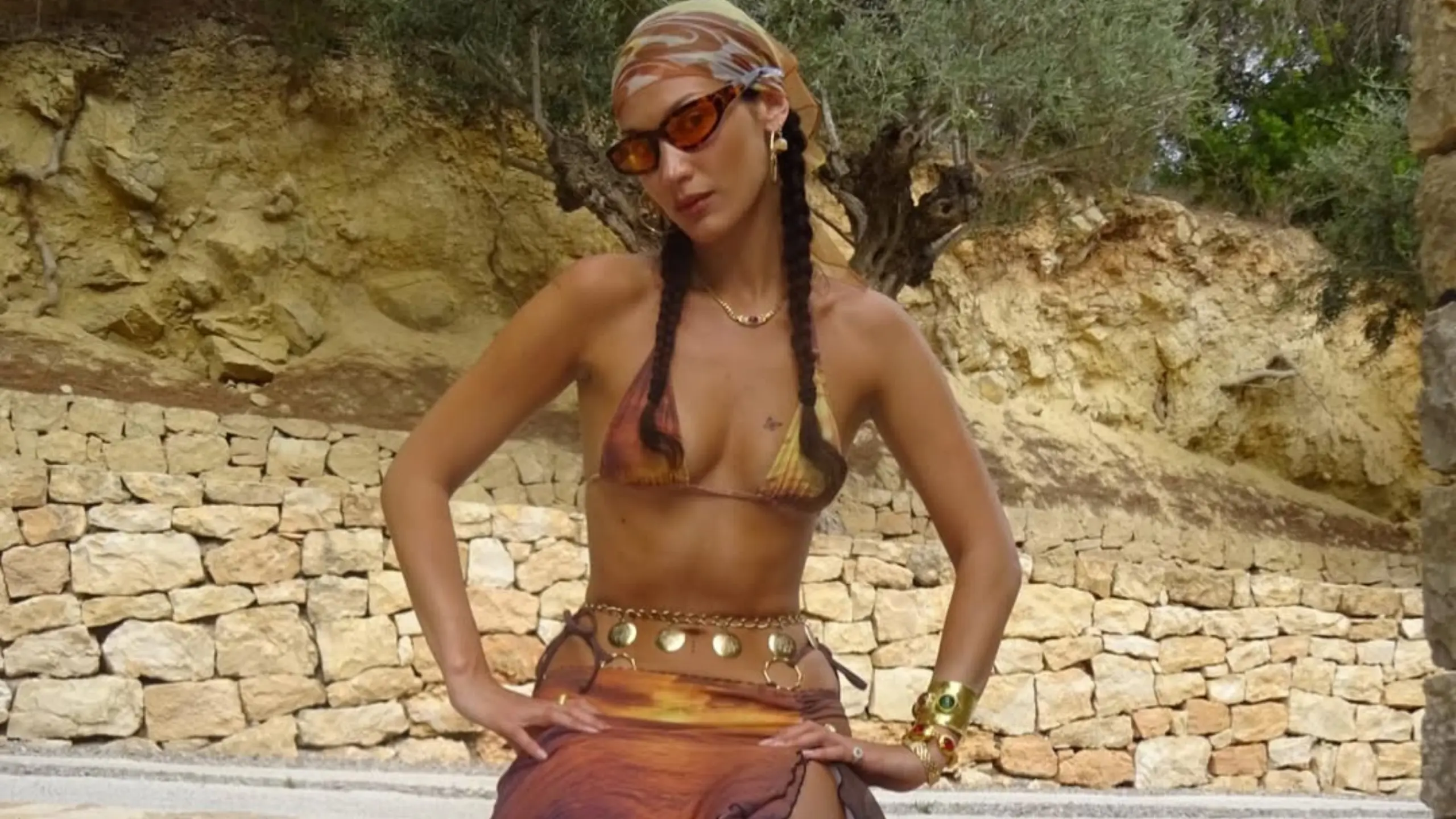 Bella Hadid’den ilhamla plaj stilinizi güncelleyin