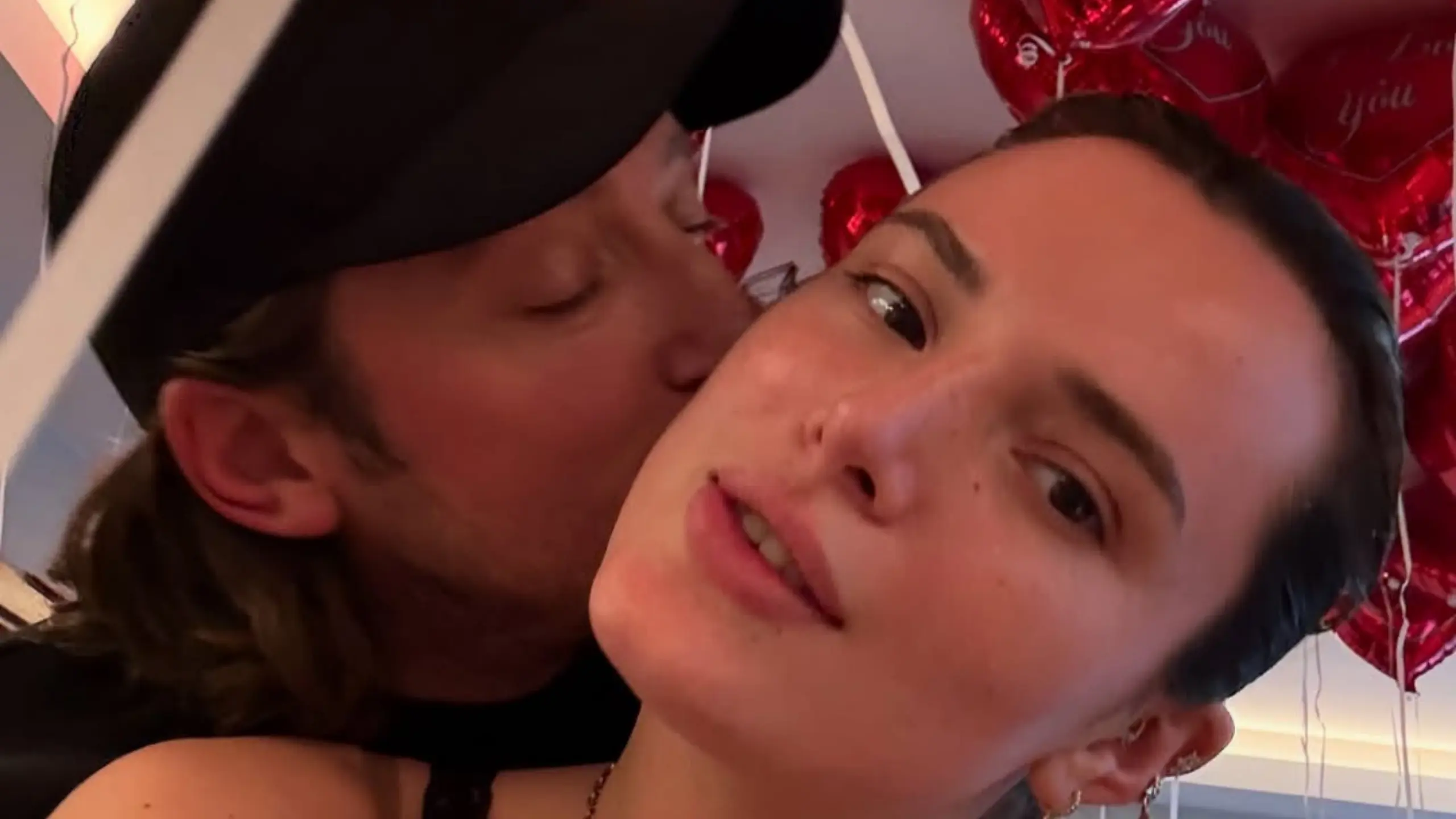 Bella Thorne erkek arkadaşına evlenme teklifi etti