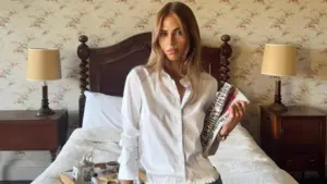 Beyaz gömleğin altına ne giyilir?