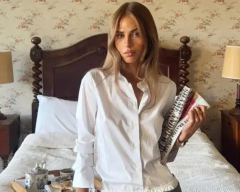 Beyaz gömleğin altına ne giyilir?