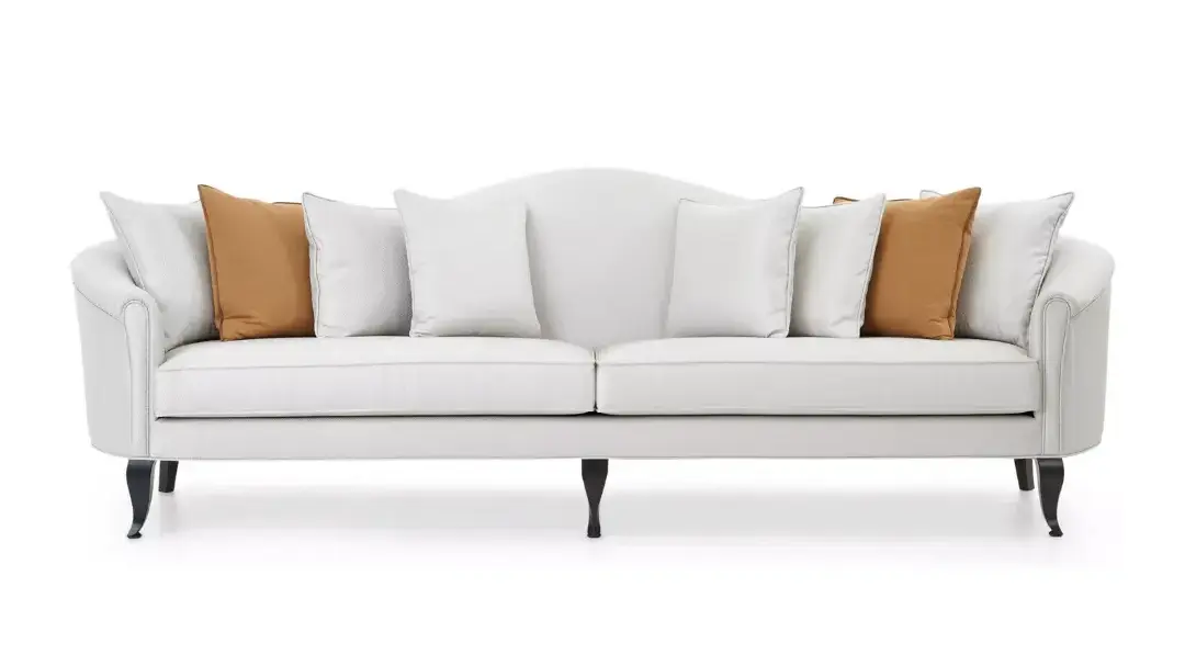 Zamansız bir tuval: Kıvrımlı krem kanepe