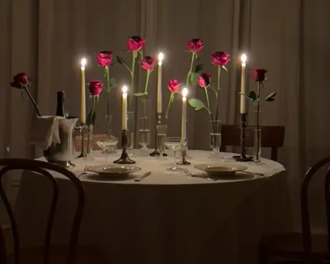 Bu atmosferi yaratın: Sevgililer Günü'ne özel romantik masa düzeni