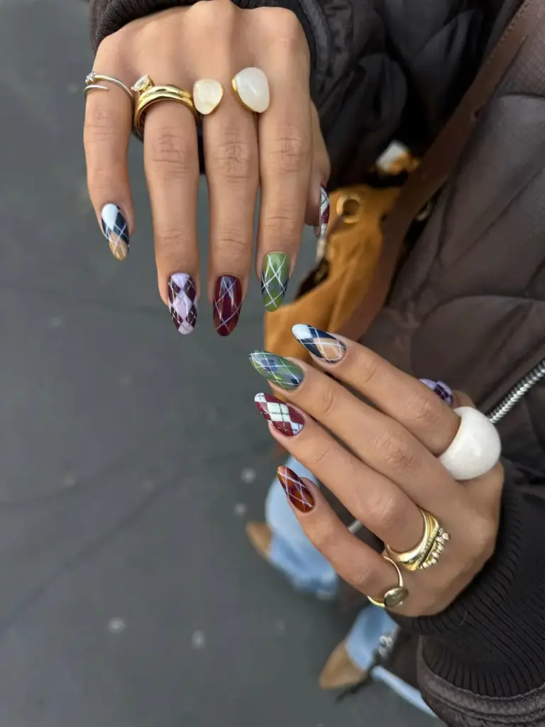 Baklava desenli manikür