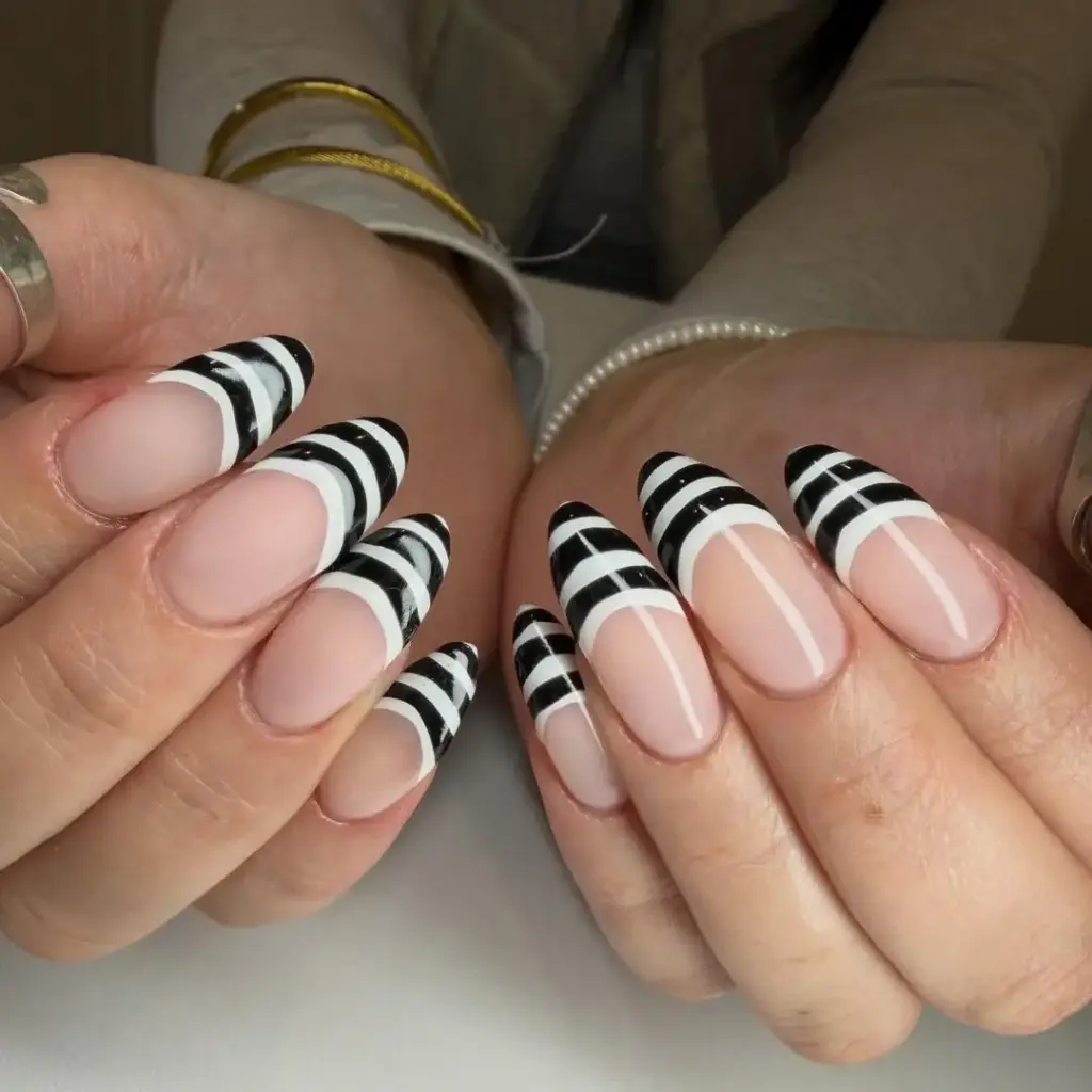 Çizgili french manikür