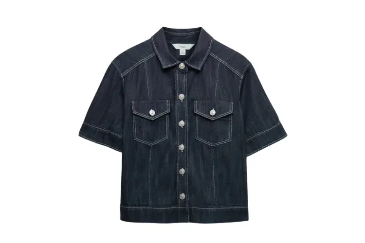 Bu sezon sokak stiline yön veren denim parçalar M&S kısa kollu gömlek
