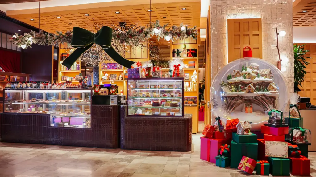 yeni yıl süslemeli cafe