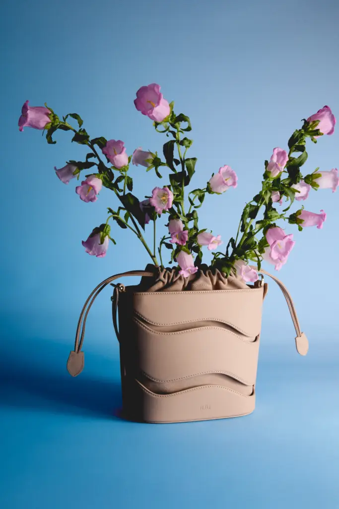 Sade ama iddialı, Fléu tasarımları