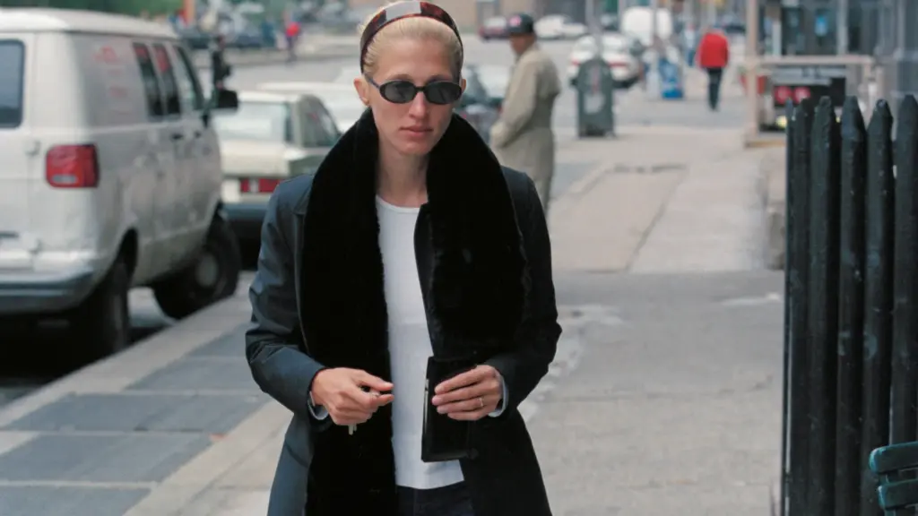 Carolyn Bessette’in 90’lar minimalizmini merkeze alan stili