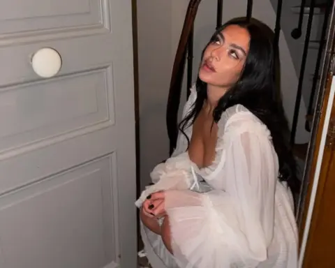 Charli XCX stüdyoya döndü