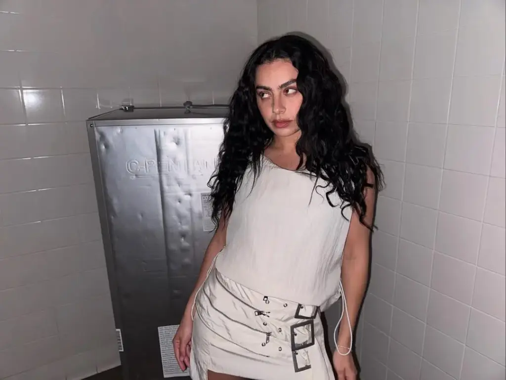 Charli XCX The Moment film detayları