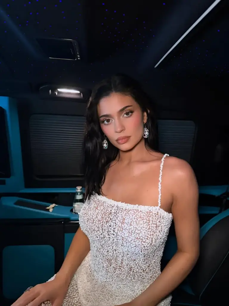 Charli XCX’in The Moment filminde Kylie Jenner oynuyor