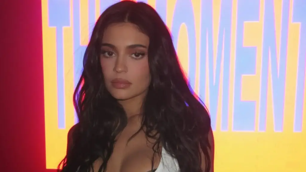 Ciltte filtre etkisi: Blurry makyaj trendi nasıl yapılır?