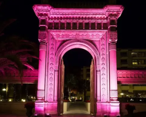 Çırağan Palace Kempinski İstanbul ve MEMEDER meme kanseri farkındalığı için 11. yılında el ele