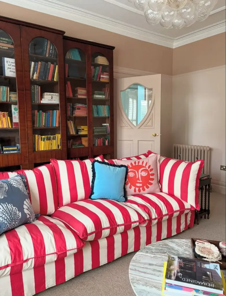 Çizgili koltuklarla gelen stil