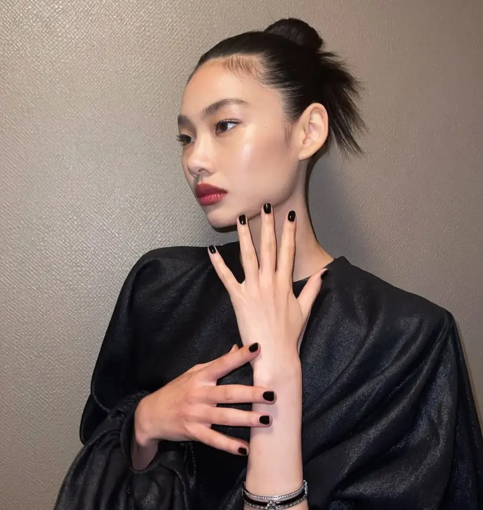 Carolyn'in imzası dark cherry lips