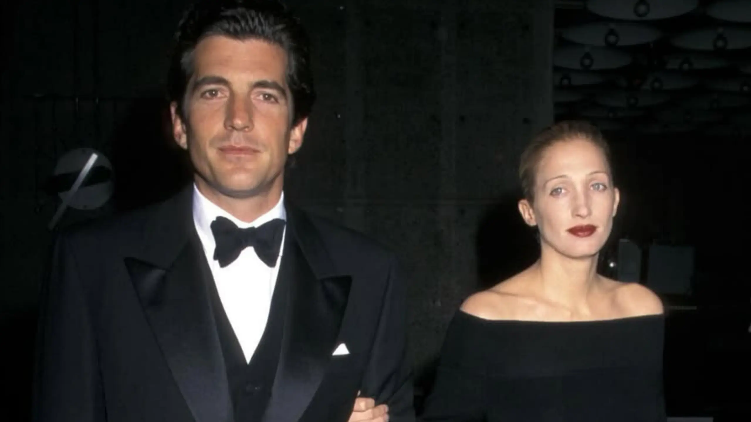 Dark cherry lips: Carolyn Bessette Kennedy’nin ikonik imzası