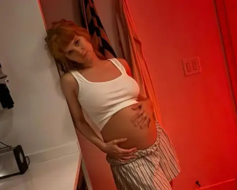 Debby Ryan ve Josh Dun ilk çocuklarını beklediklerini duyurdu