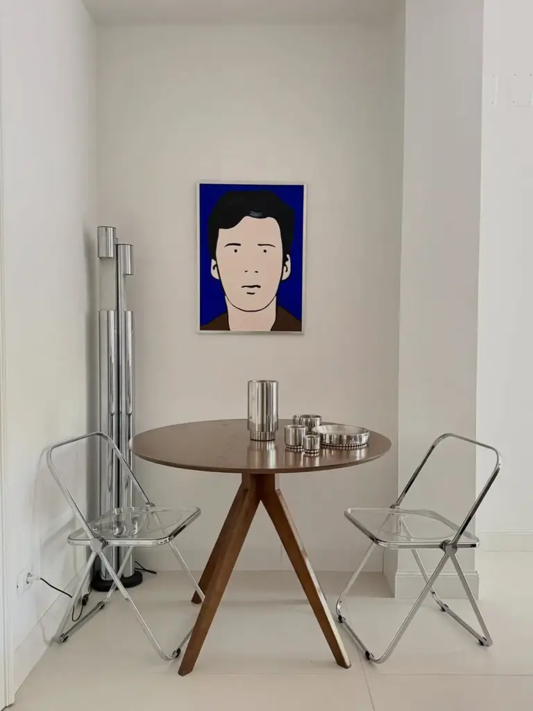 Minimal dekorasyonda krom detayların kullanımı