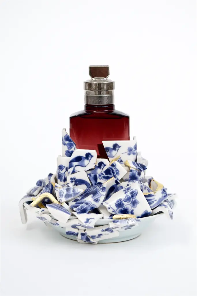 terk edilmiş ya da unutulmuş kırık parçalar