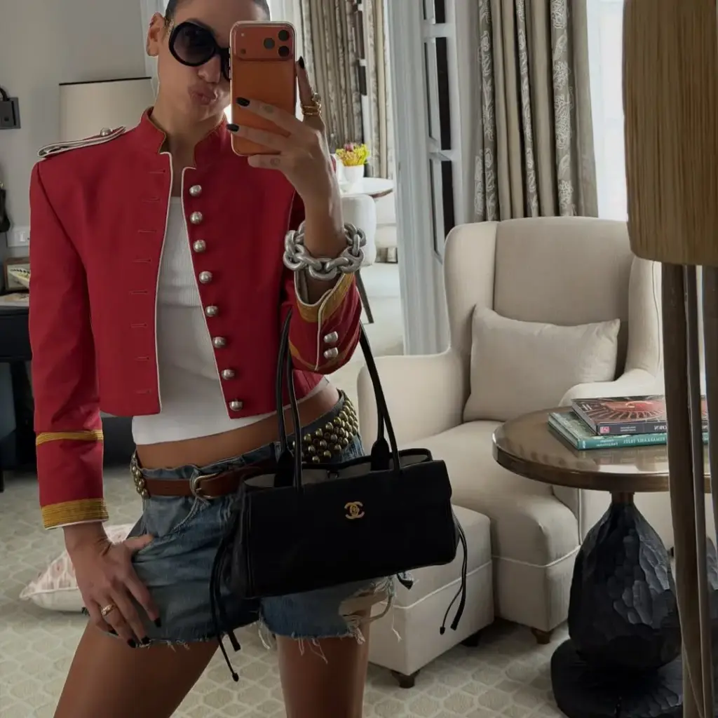 Dua Lipa siyah manikür