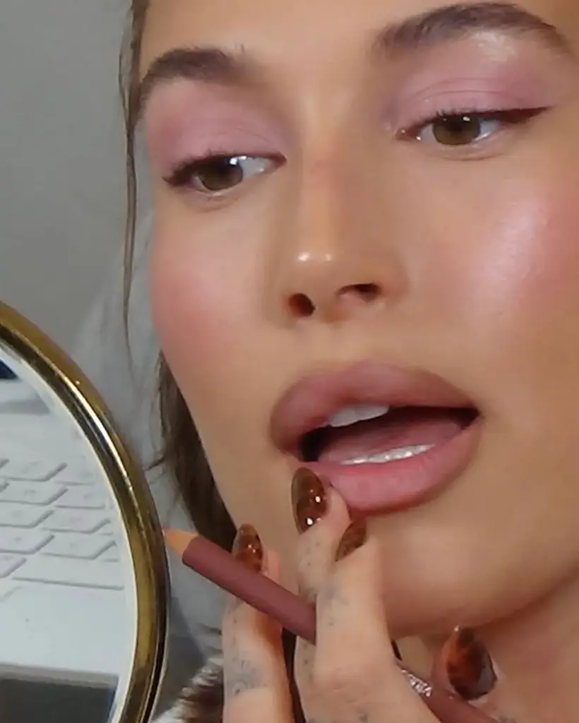 Hailey Bieber Tortoiseshell Nails