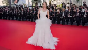 Dünya sahnesine Trendyolmilla imzasıyla çıktı: Demet Özdemir Cannes kırmızı halısında
