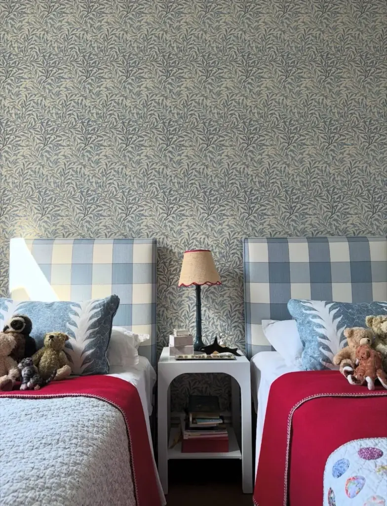 Duvar kağıdı ile mekânda  katman yaratmak