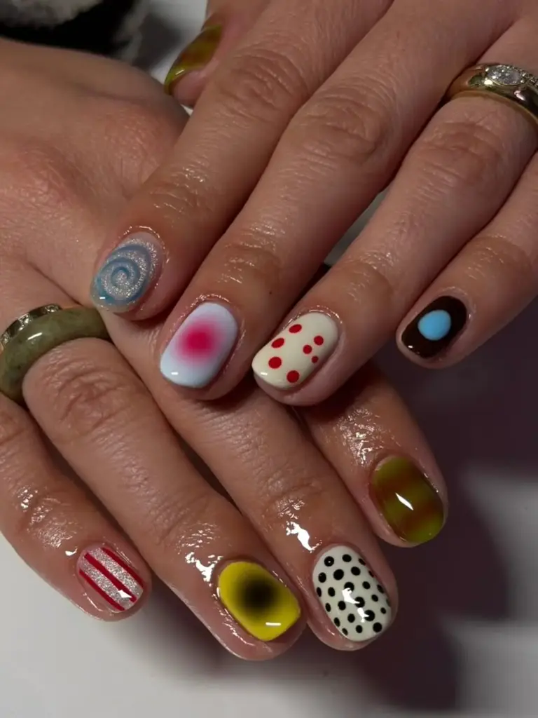 renkli manikür