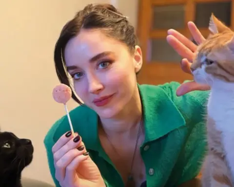 kübra balcan ve kedileri