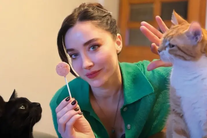 kübra balcan ve kedileri