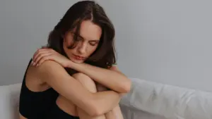 Feminizm 101: “Empati ekonomisi” kadınları neden daha çok yoruyor?