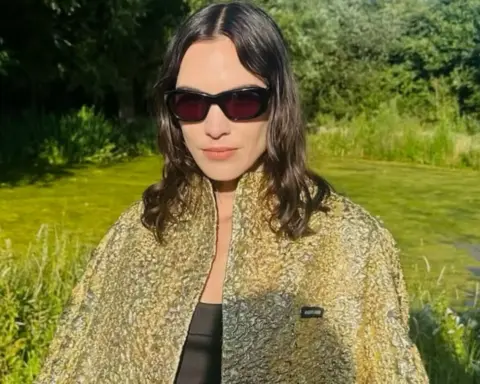 Festival ruhundan sokak stiline: Alexa Chung’ın tarzından ilham alın
