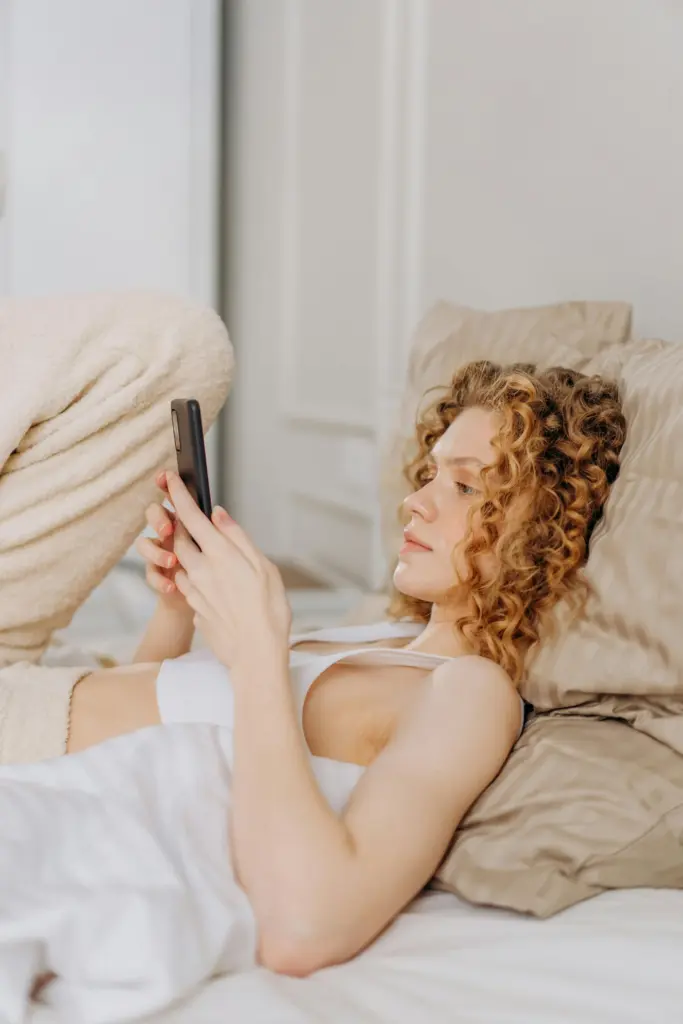 FOMO'dan JOMO'ya: Hayatı kendi zamanında yaşama rehberi