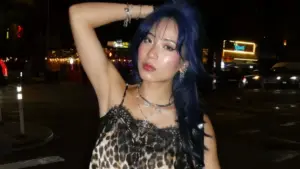 Gece mavisi saç rengi sezonun en “cool” trendi olmaya aday