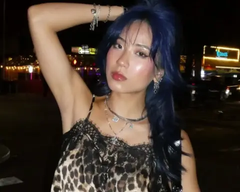 Gece mavisi saç rengi sezonun en “cool” trendi olmaya aday