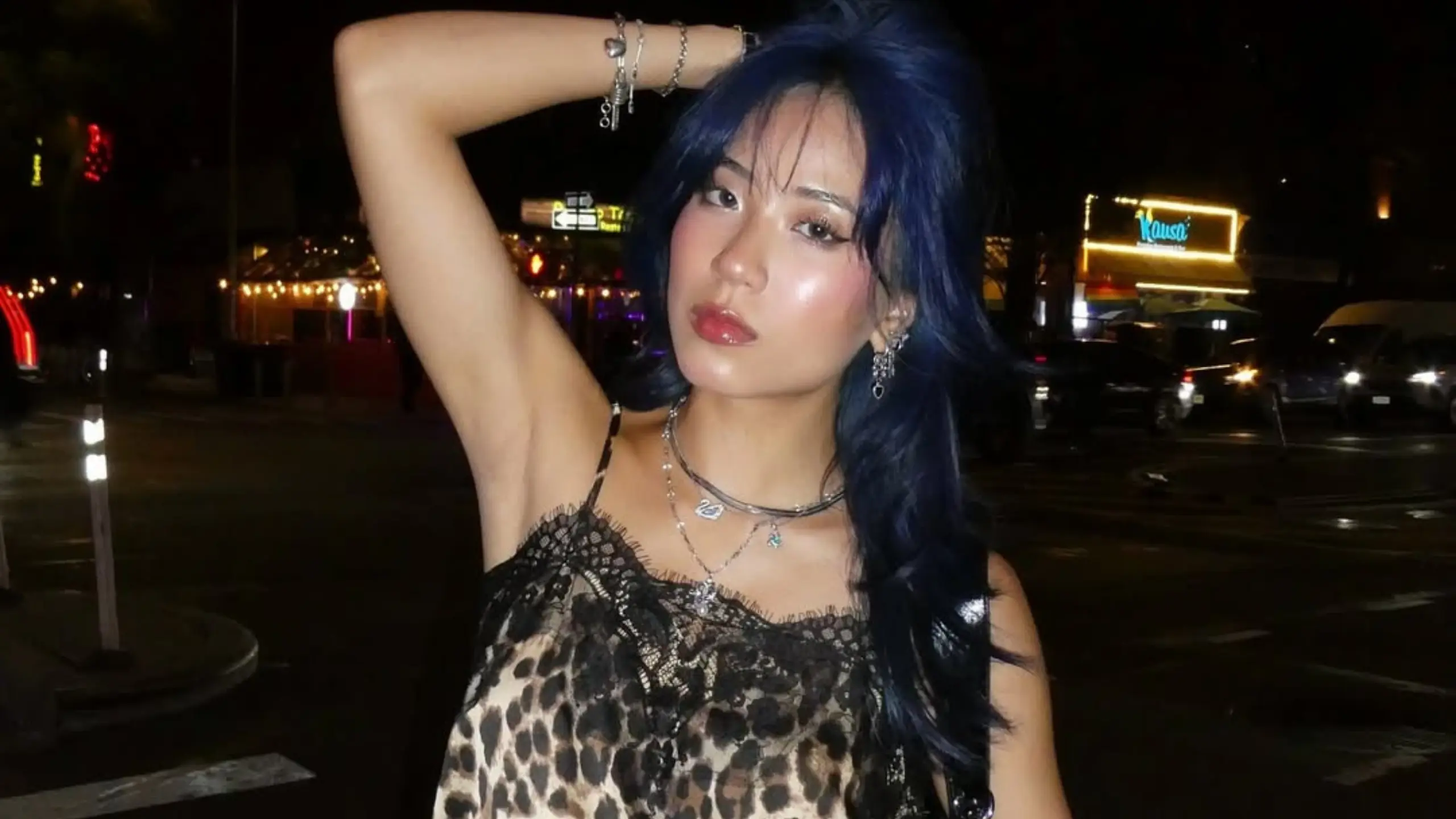 Gece mavisi saç rengi sezonun en “cool” trendi olmaya aday