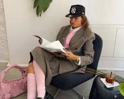 Geniş silüetler, vatkalar ve takımlar: 80'ler etkisi yeni sezonda da sürüyor