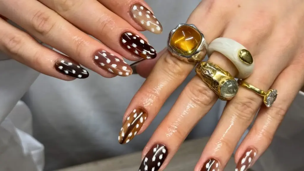 Geyik desenli manikür: Sezonun favori trendi tırnaklara taşınıyor