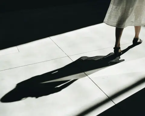 Giysilerimizle kurduğumuz bağlar