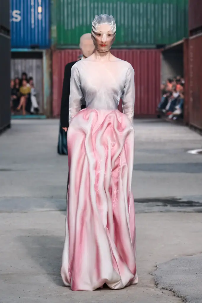 Maison Margiela Balmumu, porselen ve katmanlar